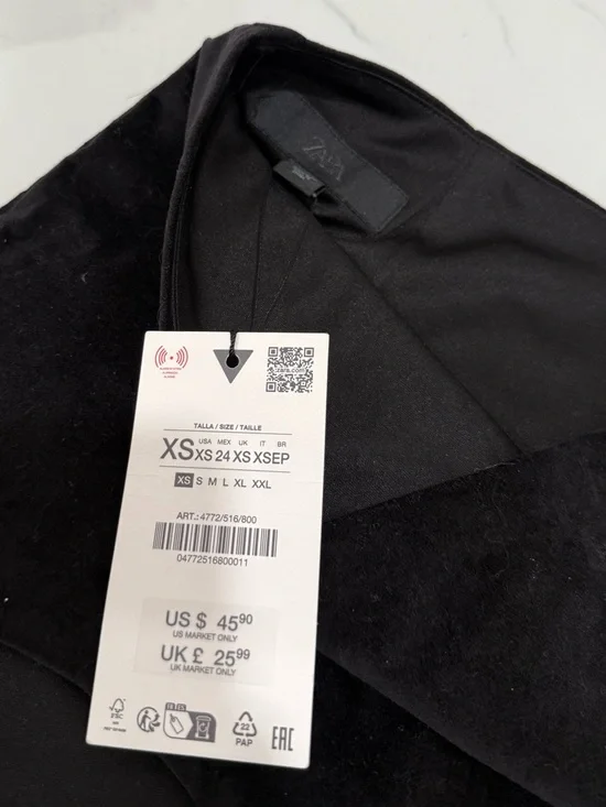 Zara Mini Velvet Shorts Black - Picture 3 of 5